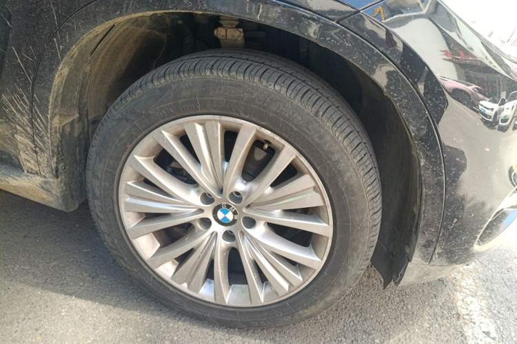 Used BMW X5 2017 xDrive28i Right Front Wheel Hub