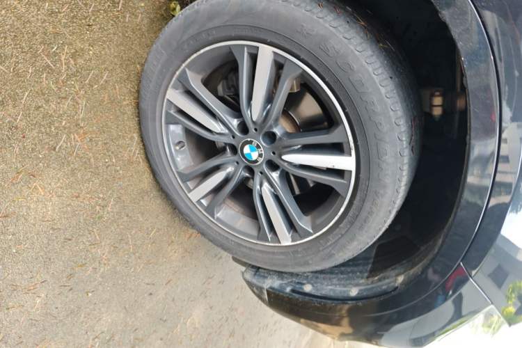 Used BMW X5 2017 xDrive35i Elegant Edition Right Front Wheel Hub