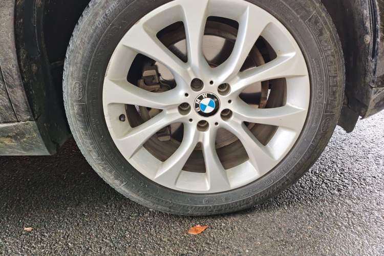 Used BMW X5 2017 xDrive28i Right Front Wheel Hub