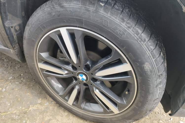 Used BMW X5 2017 xDrive35i Elegant Edition Right Front Wheel Hub