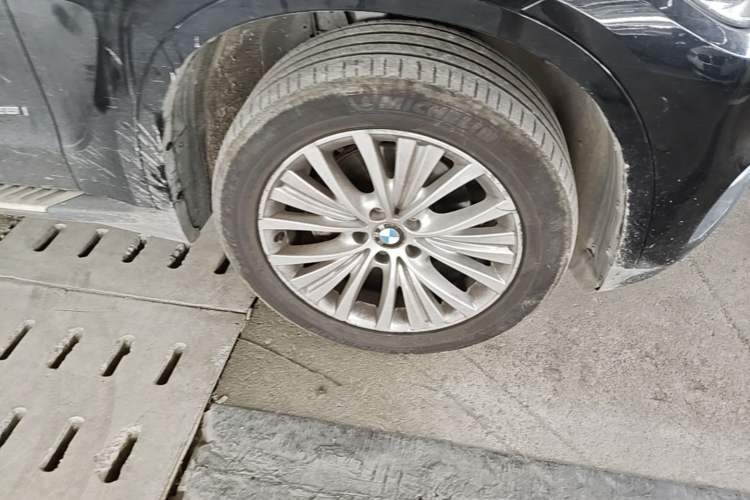 Used BMW X5 2017 xDrive28i Right Front Wheel Hub