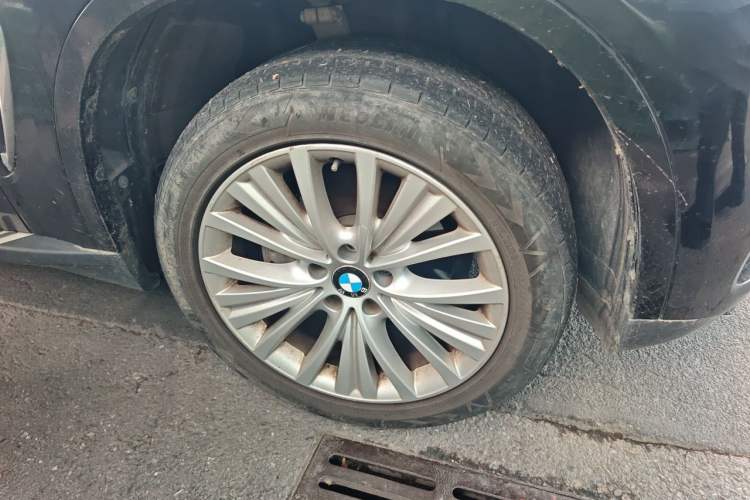 Used BMW X5 2017 xDrive28i Right Front Wheel Hub