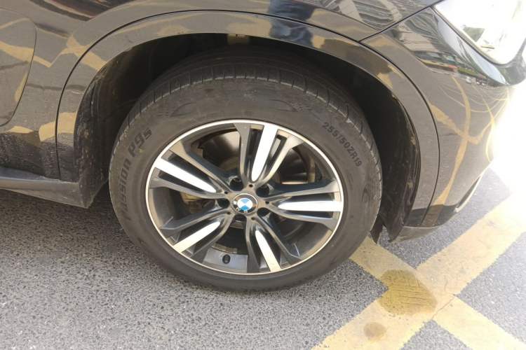 Used BMW X5 2017 xDrive35i Elegant Edition Right Front Wheel Hub