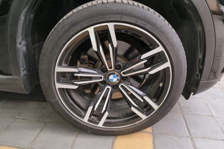 Used BMW X5  Right Front Wheel Hub