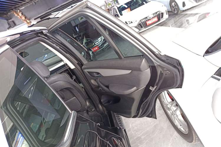 Used BMW X5 2017 xDrive35i Middle East Right Rear Door Interior