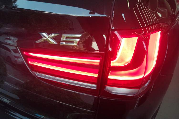 Used BMW X5 2017 xDrive35i Premium Luxury Middle East Right Rear Taillight