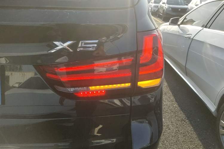 Used BMW X5 2017 xDrive28i Right Rear Taillight