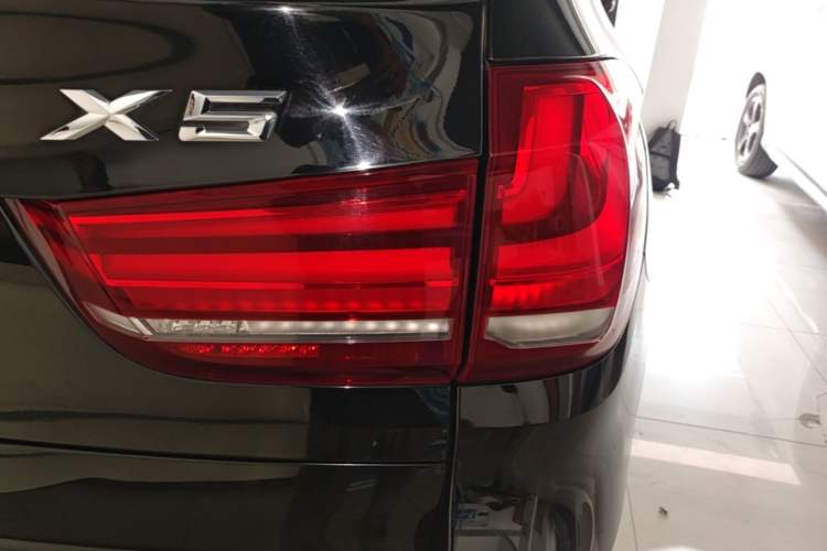 Used BMW X5 2017 xDrive35i Standard Model U.S. Specification Right Rear Taillight
