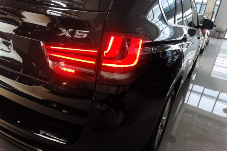 Used BMW X5 2017 xDrive35i Standard Model U.S. Specification Right Rear Taillight