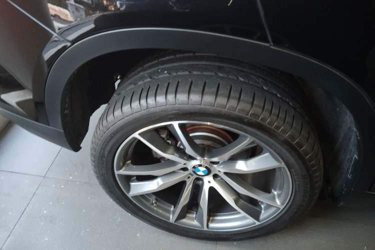Used BMW X5 2017 xDrive35i Premium Luxury Middle East Right Rear Wheel Hub
