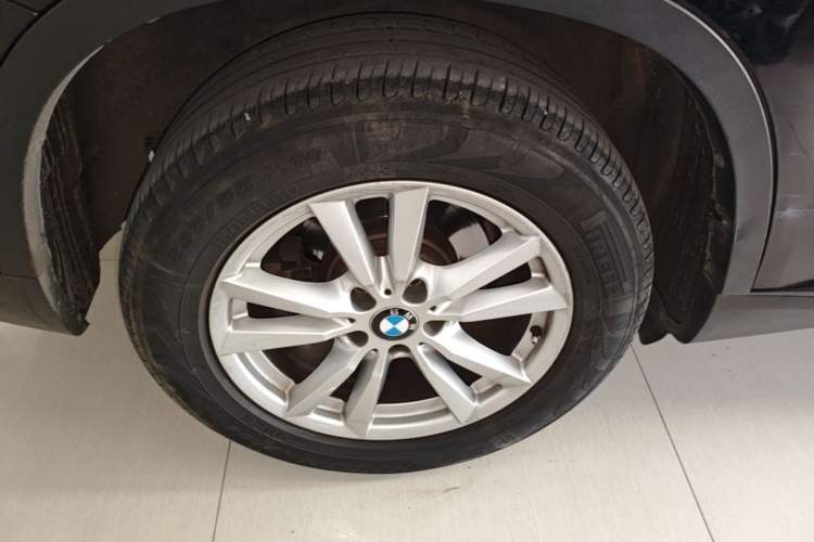 Used BMW X5 2017 xDrive35i Standard Model U.S. Specification Right Rear Wheel Hub