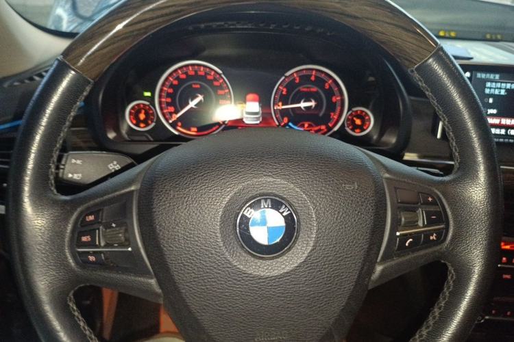 Used BMW X5 2017 xDrive35i Middle East Steering Wheel