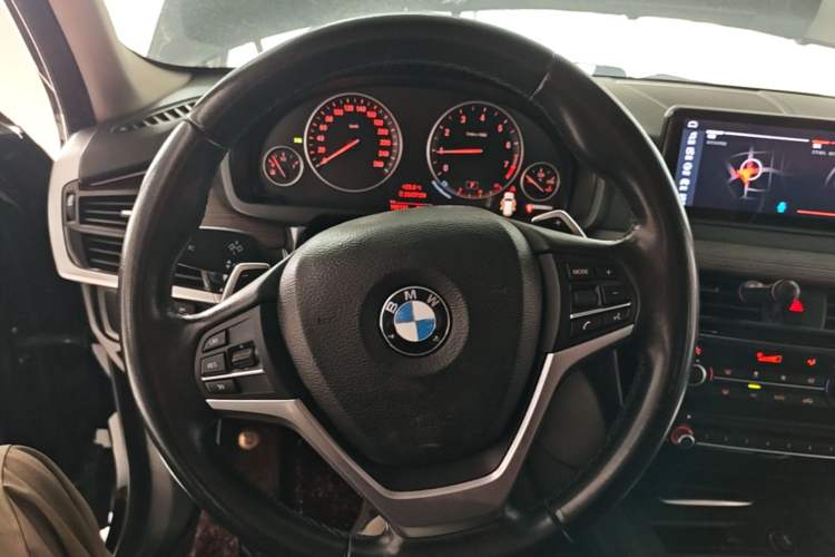 Used BMW X5 2017 xDrive35i Standard Model U.S. Specification Steering Wheel