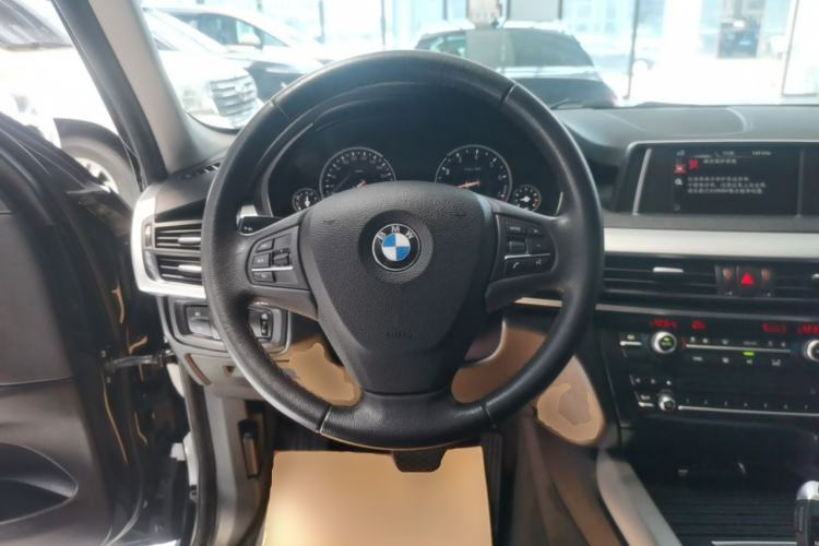 Used BMW X5 2017 xDrive35i Standard Model U.S. Specification Steering Wheel