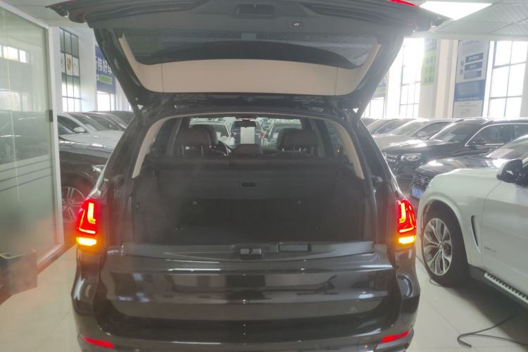 Used BMW X5 2017 xDrive35i Elegant Edition Trunk