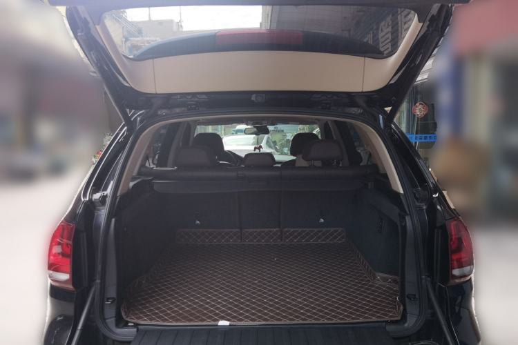 Used BMW X5 2017 xDrive28i Trunk