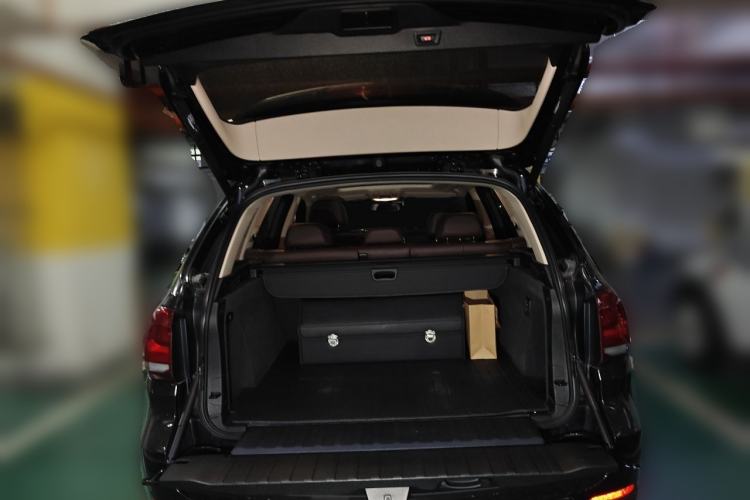 Used BMW X5 2017 xDrive28i Trunk