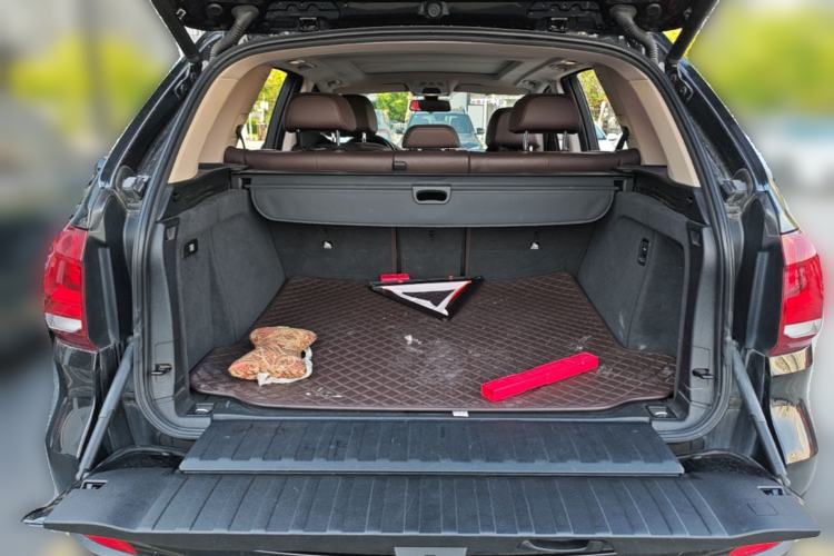Used BMW X5 2017 xDrive28i Trunk