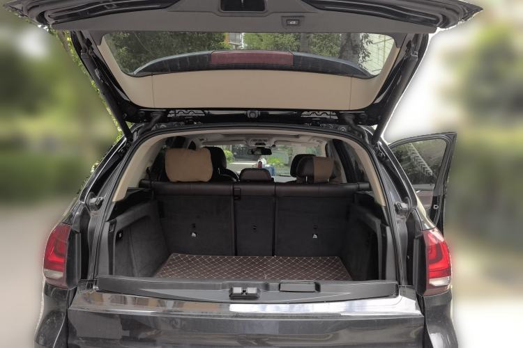 Used BMW X5 2017 xDrive28i Trunk