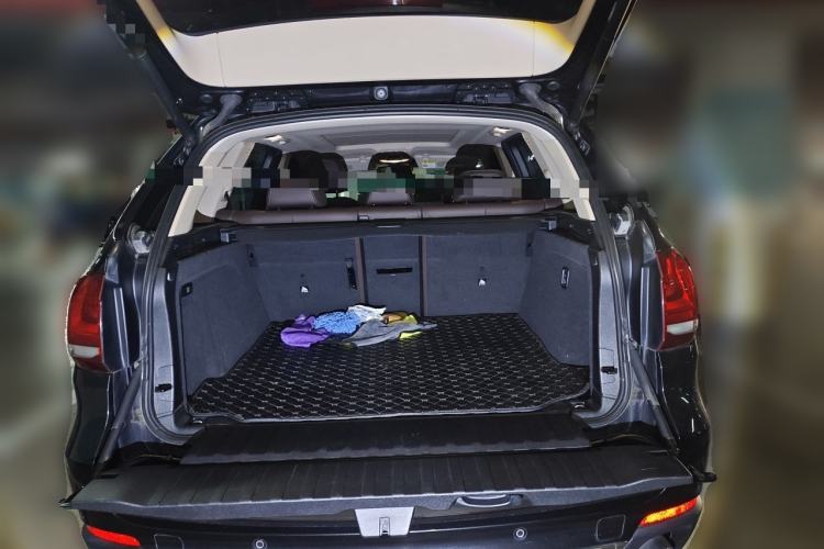 Used BMW X5 2017 xDrive28i Trunk