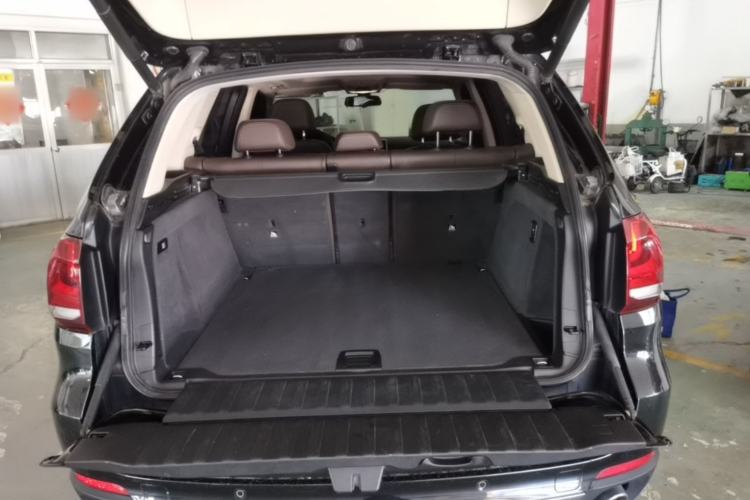 Used BMW X5 2017 xDrive28i Trunk