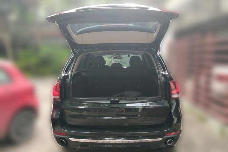 Used BMW X5 2017 xDrive28i Trunk