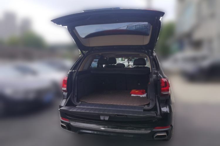 Used BMW X5 2017 xDrive35i Elegant Edition Trunk