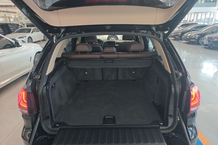 Used BMW X5 2017 xDrive28i Trunk