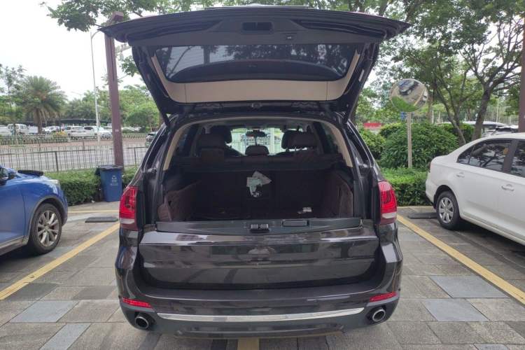 Used BMW X5 2017 xDrive28i Trunk