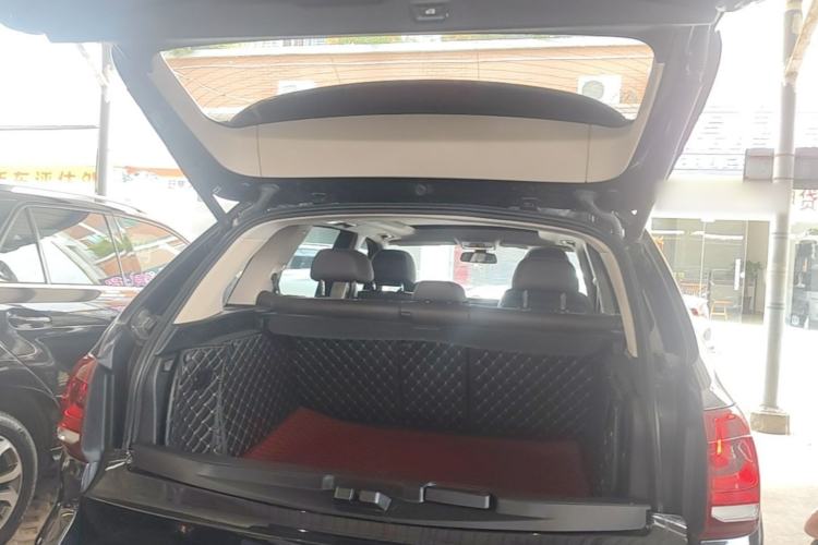 Used BMW X5 2017 xDrive28i Trunk