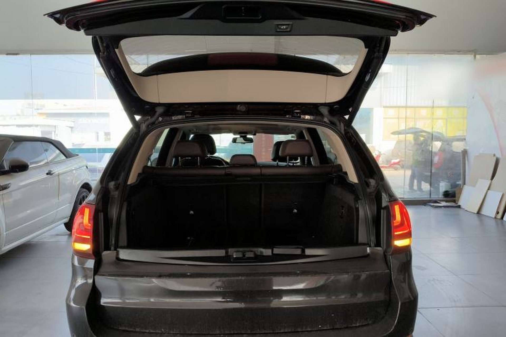 Used BMW X5 2017 xDrive28i Trunk