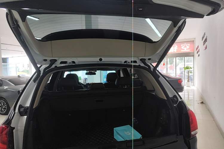 Used BMW X5 2017 xDrive28i Trunk