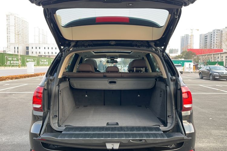 Used BMW X5 2017 xDrive28i Trunk