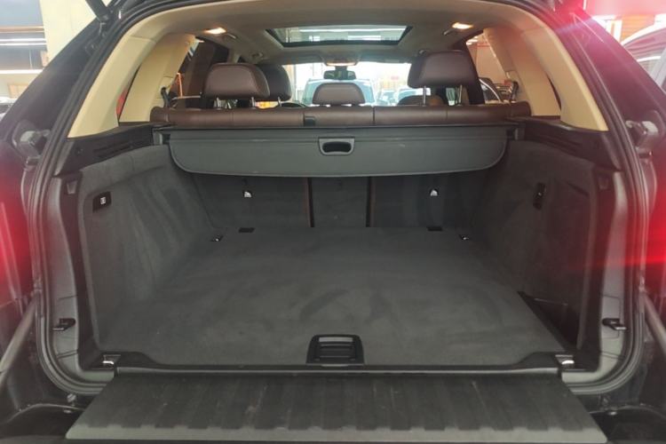 Used BMW X5 2017 xDrive28i Trunk