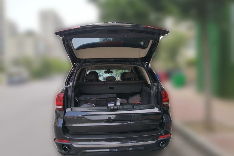 Used BMW X5 2017 xDrive28i Trunk