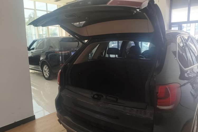 Used BMW X5 2017 xDrive28i Trunk