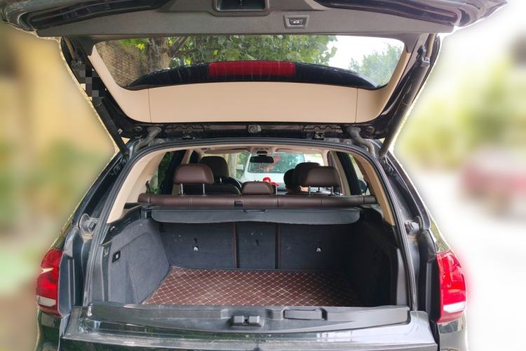 Used BMW X5 2017 xDrive28i Trunk