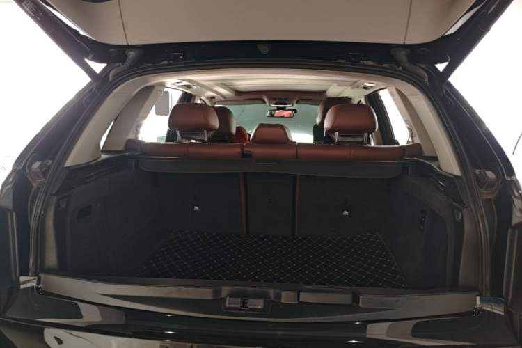 Used BMW X5 2017 xDrive35i Standard Model U.S. Specification Trunk
