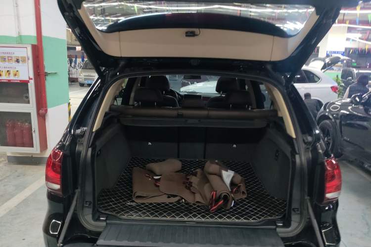 Used BMW X5 2017 xDrive35i Elegant Edition Trunk
