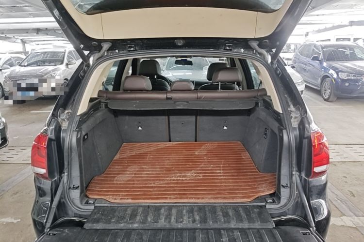 Used BMW X5 2017 xDrive28i Trunk