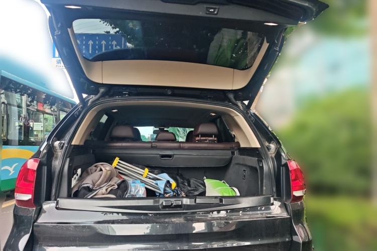 Used BMW X5 2017 xDrive28i Trunk