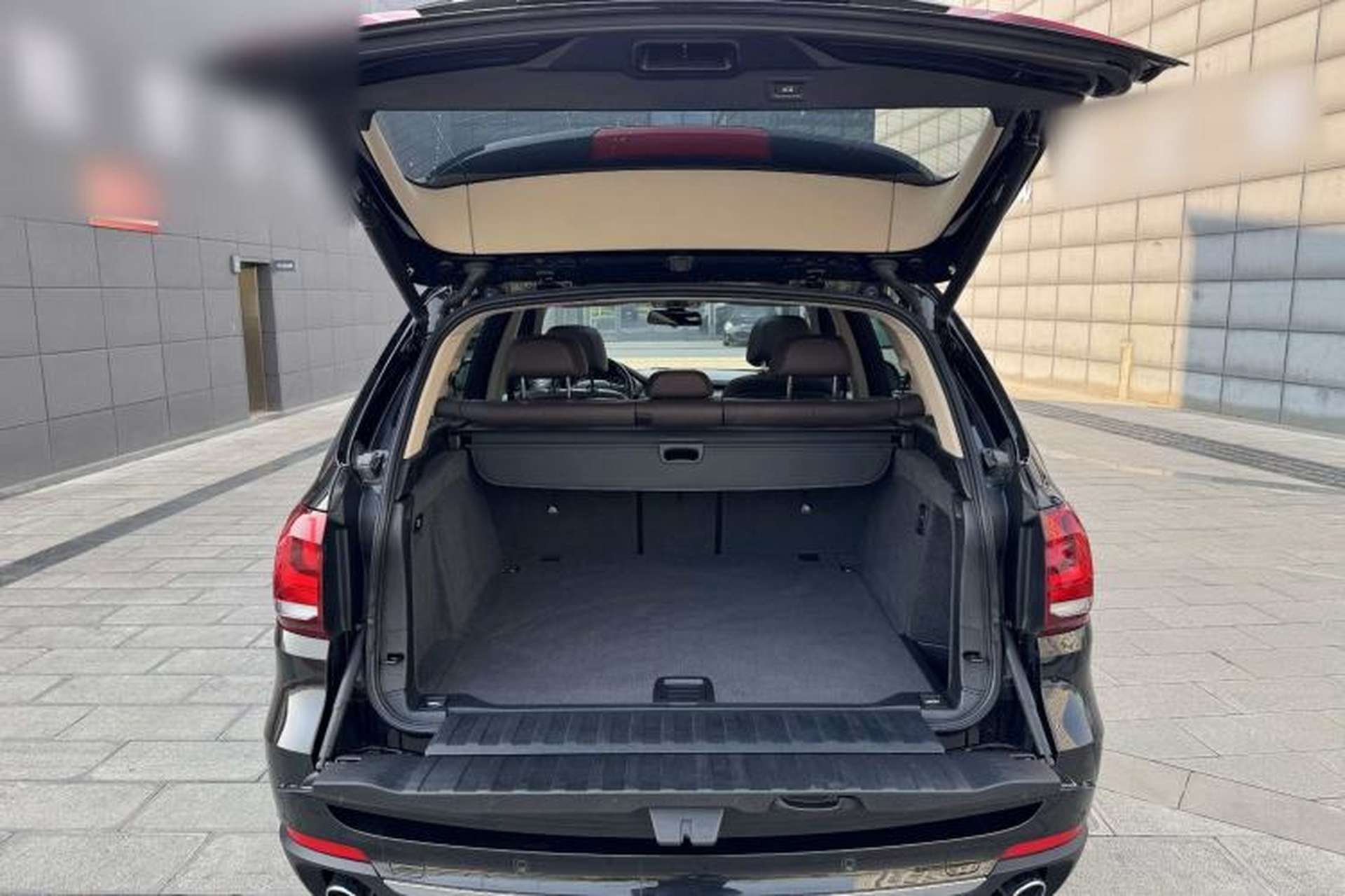 Used BMW X5 2017 xDrive35i Elegant Edition Trunk