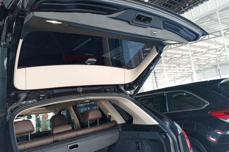 Used BMW X5 2017 xDrive28i Trunk
