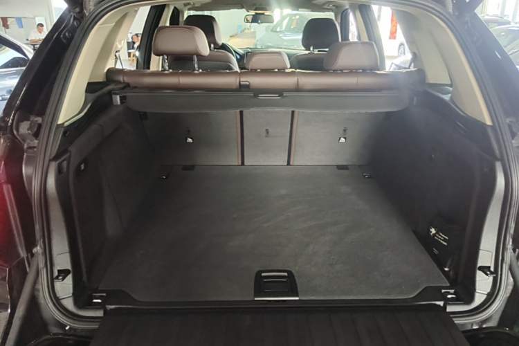 Used BMW X5 2017 xDrive28i Trunk