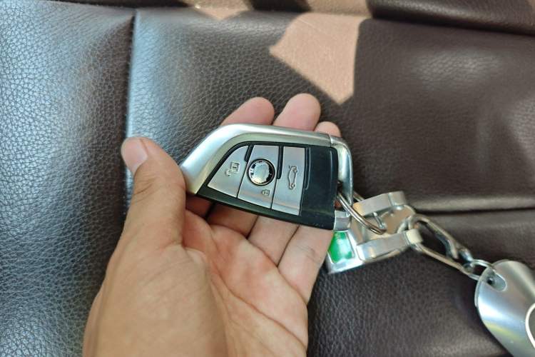 Used BMW X5 2017 xDrive28i Vehicle Key