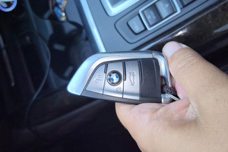Used BMW X5 2017 xDrive28i Vehicle Key