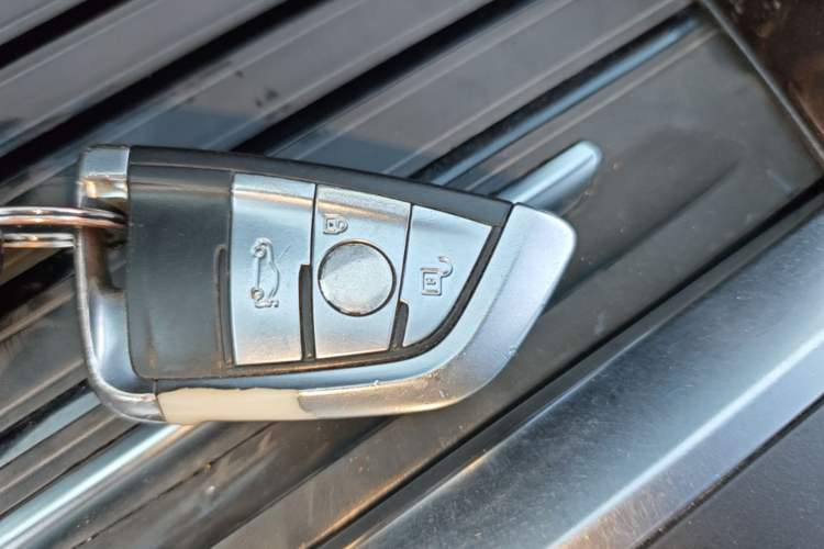 Used BMW X5 2017 xDrive28i Vehicle Key