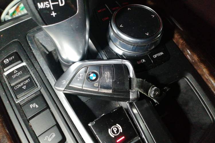 Used BMW X5 2017 xDrive28i Vehicle Key