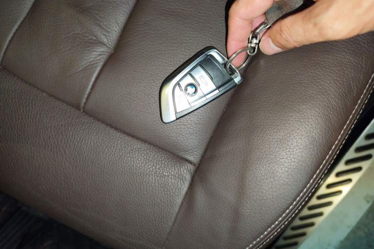 Used BMW X5 2017 xDrive28i Vehicle Key