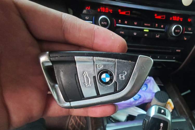 Used BMW X5 2017 xDrive28i Vehicle Key
